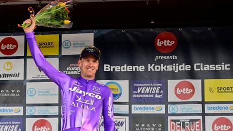 Pascal Ackermann auf dem Podest vom Bredene Koksijde Classic