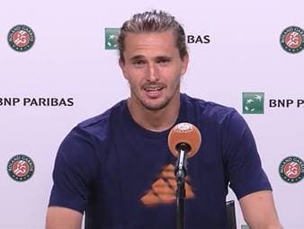 Alexander Zverev sieht wenige Unterschiede zu seinem jüngeren Selbst und den jungen Spielern, denen er bisher bei den French Open begegnete. Jedoch spielen sie noch eine Spur aggressiver, was aber seine Vorbereitung nicht ändert.