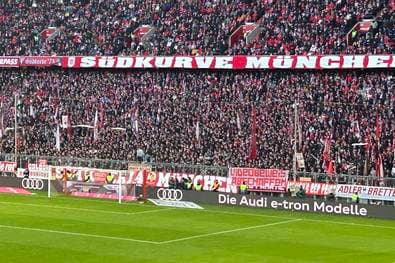 Kuriose Szene rund um Bayerns VAR-Glück