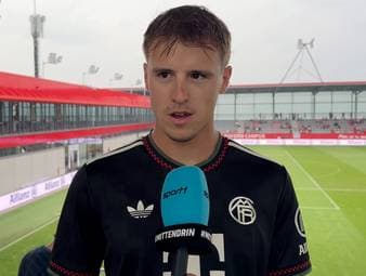 Gegen RB Leipzig hat Neuzugang Ismael Saibari sein Debüt für den FC Bayern München gegeben. Bei den Fans hat er bereits einen bleibenden Eindruck hinterlassen.