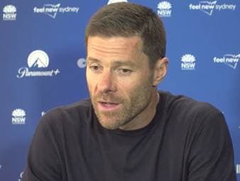 Im Kreis von Chelsea halten sich Gerüchte über ein Interesse der Blues an den Routiniers Danny Welbeck und Jordan Henderson. Coach Xabi Alonso äußert sich nach dem Sieg gegen die West Sydney Wanderers dazu.
