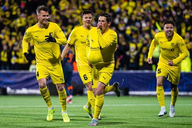 "Die Fußballwelt reibt sich die Augen"