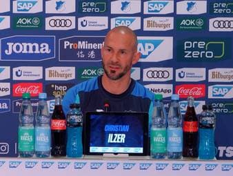 Auf der Spieltagspressekonferenz vor dem Bundesliga-Duell gegen den SV Werder Bremen spricht TSG-Coach Christian Ilzer über Oliver Baumanns Fehlen im Panini-Album. Dabei schwelgt der Österreicher in Erinnerungen.