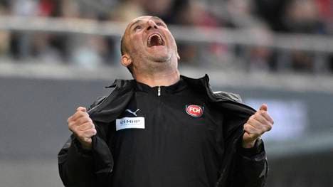 Frank Schmidt steht mit Heidenheim vor einem spannenden Rückspiel in der Bundesliga-Relegation
