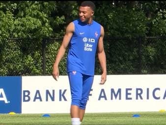 PSG-Verteidiger Lucas Hernández stärkt Kylian Mbappé vor dem WM-Start den Rücken. Der Champions-League-Sieger ist überzeugt, dass der Kapitän der Franzosen seinen Kritikern die passende Antwort geben wird.