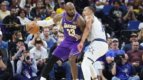 LeBron James im Duell mit Desmond Bane