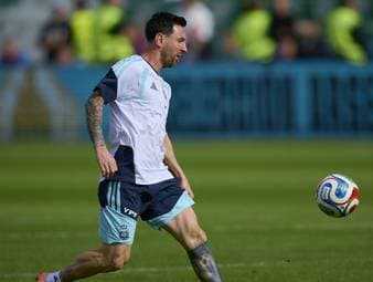 Messi glänzt in Angola