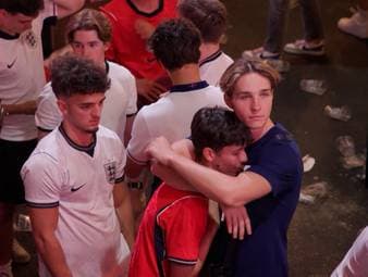 Freud und Leid liegen oft nah beieinander. Manchmal liegen aber auch Kontinente dazwischen. So geschehen beim WM-Halbfinale zwischen England und Argentinien.