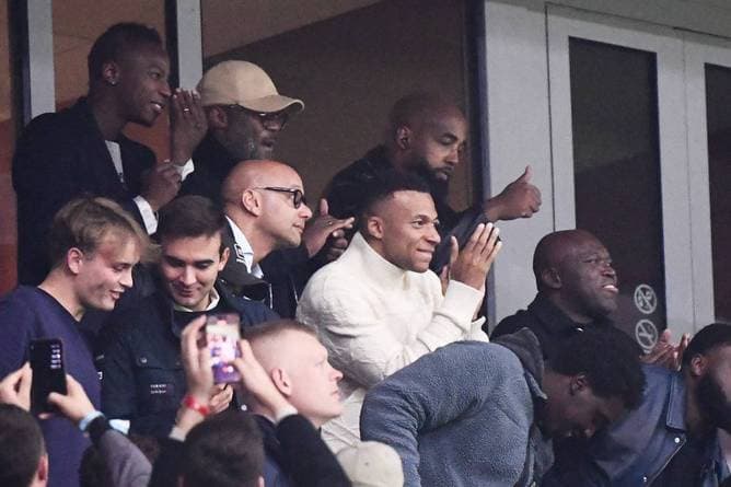 Kylian Mbappé fiebert mit - sein Bruder ärgert PSG