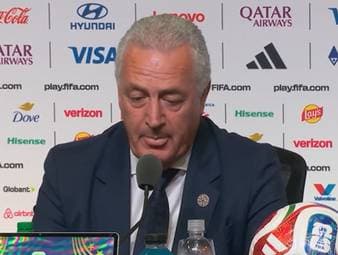 Nach dem 1:0-Sieg gegen die Türkei stand die historische Rote Karte für Paraguay-Star Miguel Almirón im Fokus. Er flog vom Platz, weil er sich den Mund zuhielt - eine Entscheidung, die Trainer Gustavo Alfaro sauer aufstößt. 