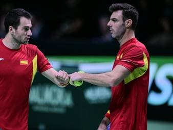 Spanien nach Krimi im Halbfinale