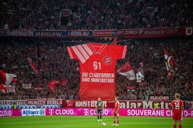 Bayern-Fans protestieren gegen Trikot