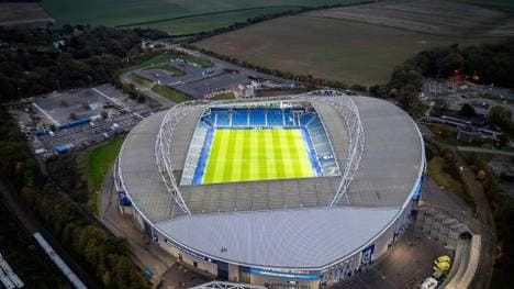Hinter dem Amex Stadium soll die neue Arena entstehen