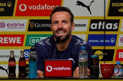"Nächstes Mal kannst du's!"  SCP-Coach foppt Reporter