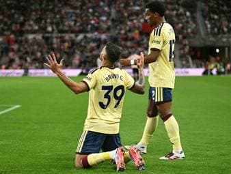 Elfer pariert! Arsenal zittert sich zum Sieg