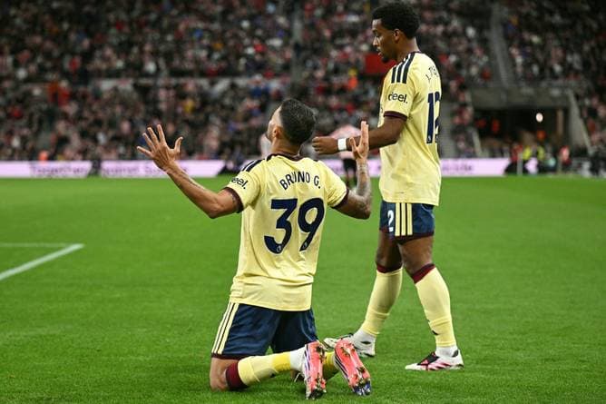 Elfer pariert! Arsenal zittert sich zum Sieg