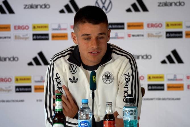 5-Minuten-Verhör: Pressechef greift ein
