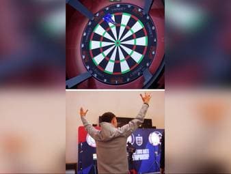Englands Nationalspieler gönnen sich während der Länderspielphase eine kleine Auszeit und duellieren sich an der Dartscheibe. City-Star Phil Foden räumt mit einer 180 ab. 