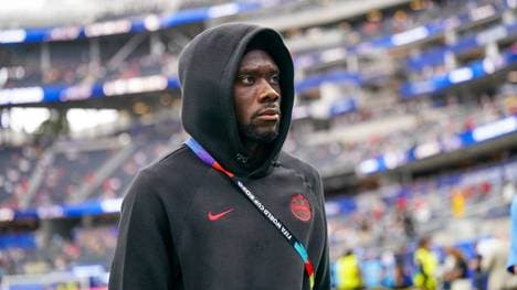 Alphonso Davies sitzt wieder auf der Bank