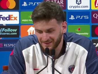 Vor dem Halbfinal-Hinspiel in der Champions League zwischen Paris Saint-Germain und Bayern München schwärmt Khvicha Kvaratskhelia von Manuel Neuer. Der Georgier nennt den Torwart eine Legende.