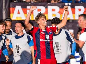 16-Jähriger mit großer Pokal-Show