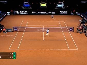 Eva Lys feiert beim Porsche Tennis Grand Prix in Stuttgart ein Comeback-Sieg gegen ihre Freundin Paula Badosa und wird hinterher emotional.