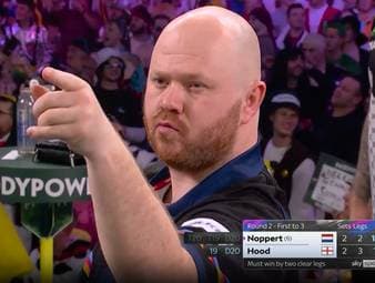 Justin Hood und Danny Noppert liefern sich bei der Darts-WM einen epischen Krimi bis ins Sudden-Death-Leg. Das Ende ist an Dramatik nicht zu überbieten.