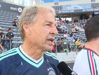 Für den ehemaligen DFB-Trainer Jürgen Klinsmann steht fest, dass der Druck auf den aktuellen Bundestrainer Julian Nagelsmann gewaltig ist. Der 61-Jährige traut der deutschen Nationalmannschaft jedoch viel zu.