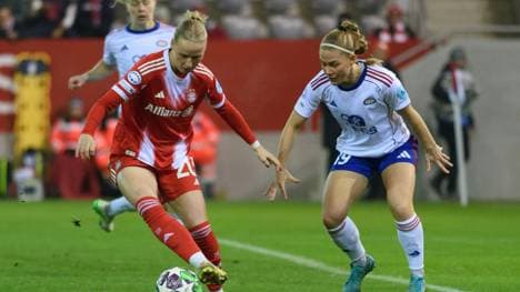 Heidarsdottir (r.) im Dezember 2025 gegen die Bayern