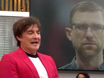 Comedian und Podcaster Matze Knop erzählt im FIROCKX.ONE WM Doppelpass eine lustige Anekdote über Per Mertesacker. Nach dem WM-Finale 2014 verzichtete der ehemalige Defensivspieler auf ein gemeinsames Foto mit US-Superstar Rihanna.