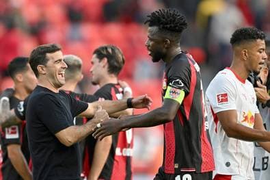 Martínez über kuriosen Tapsoba-Fauxpas: „Was machst du da?“