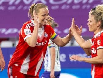 Rot und Freistoßtor! Bayern feiert Schützenfest