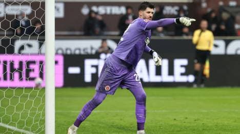 Nikola Vasilj stemmt sich mit St. Pauli gegen den Abstieg 