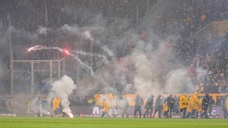 Beim Duell Dynamo Dresden - Hertha BSC kam es zu einem heftigen Eklat