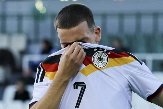 El Mala lässt tief blicken