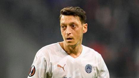 Mesut Özil verlässt Fenerbahce Istanbul