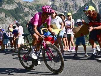 Die Tour de France 2026 neigt sich langsam dem Ende zu. Doch bei der ersten Alpen-Ankunft des Jahres war noch einmal Spannung geboten.