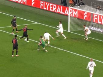 Bayer Leverkusen wird seiner Favoritenrolle nach einem Schreckmoment in der Anfangsphase gerecht und zieht ins Pokal-Halbfinale ein. Kommentator: Oliver Forster