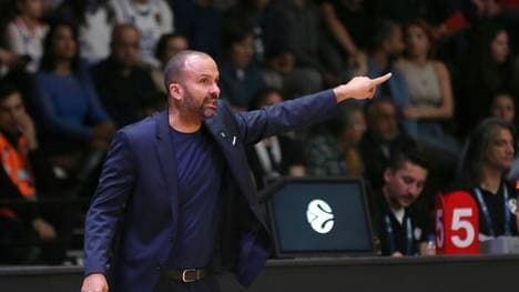 An der Seitenlinie: Assistent TJ Parker