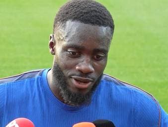 Die französische Nationalmannschaft hat ihre erste Trainingseinheit unter Zinedine Zidane und Fabien Barthez absolviert. Bayern-Star Dayot Upamecano zeigt sich von den Ikonen begeistert.