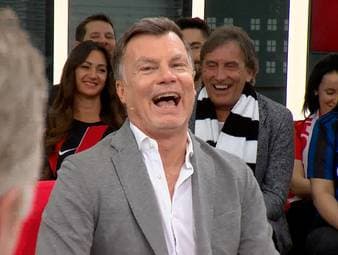 Im SPORT1-Doppelpass tauschen sich die beiden Ex-Bayern-Kollegen Stefan Effenberg und Thomas Helmer über die Hintergründe des historischen Phantomtores 1994 gegen den 1.FC Nürnberg aus.