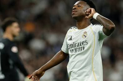 Trotz Rot: Real jubelt nach völlig wildem Stadt-Derby