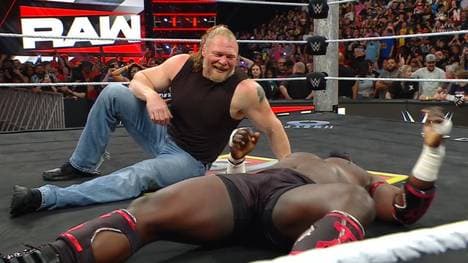 Brock Lesnar überraschte bei WWE RAW Oba Femi
