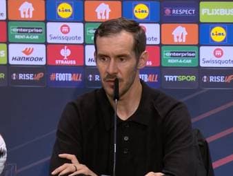 Der SC Freiburg hat das Finale gegen Aston Villa deutlich mit 3:0 verloren. Trainer Julian Schuster war nach der Partie sichtlich niedergeschlagen, zeigte sich dennoch stolz über den Turnierverlauf.