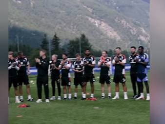 Im Trainingslager des HSV gibt es einen Gedenkmoment für den verstorbenen Kevin Keegan - und für Uwe Seeler, dessen Tod sich am Dienstag zum vierten Mal jährt.