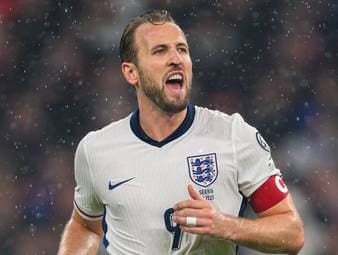 Harry Kane wird für England die entscheidende Rolle bei der WM spielen, meint Wes Brown. Derzeit gebe es keinen besseren Stürmer als den Bayern-Star, so die United-Legende.