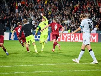 Die erste Überraschung im DFB-Pokal ist perfekt! Arminia Bielefeld kämpft sich in Unterzahl bei Drittligist Sonnenhof Großaspach durch die Verlängerung, erlebt dann aber im Elfmeterschießen ein Debakel.