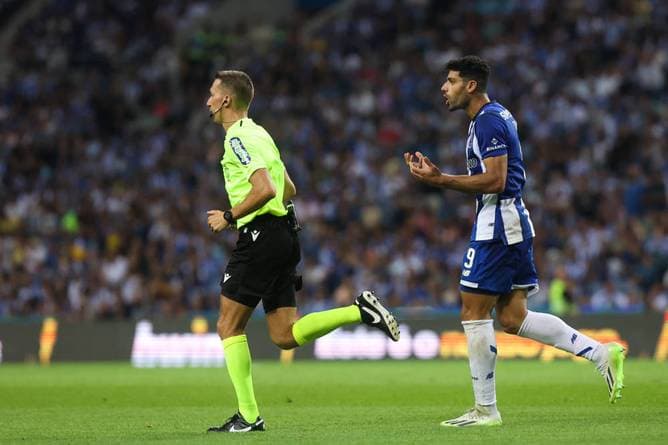 VAR-Check per Handy und irre Nachspielzeit