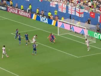 Jude Bellingham setzt dem Wahnsinn im kleinen Finale zwischen England und Frankreich mit dem Treffer zum 6:4-Endstand endgültig die Krone auf. 