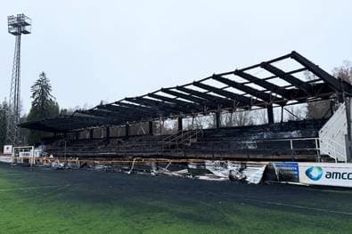 Abstiegs-Frust! Fans fackeln Tribüne ab